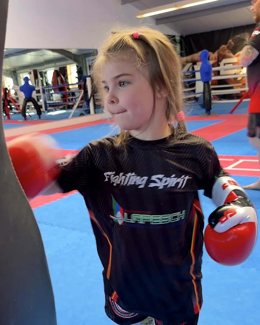 Bambini beim Training an der Sackarbeit bei Fighting Spirit Neckarbischofsheim