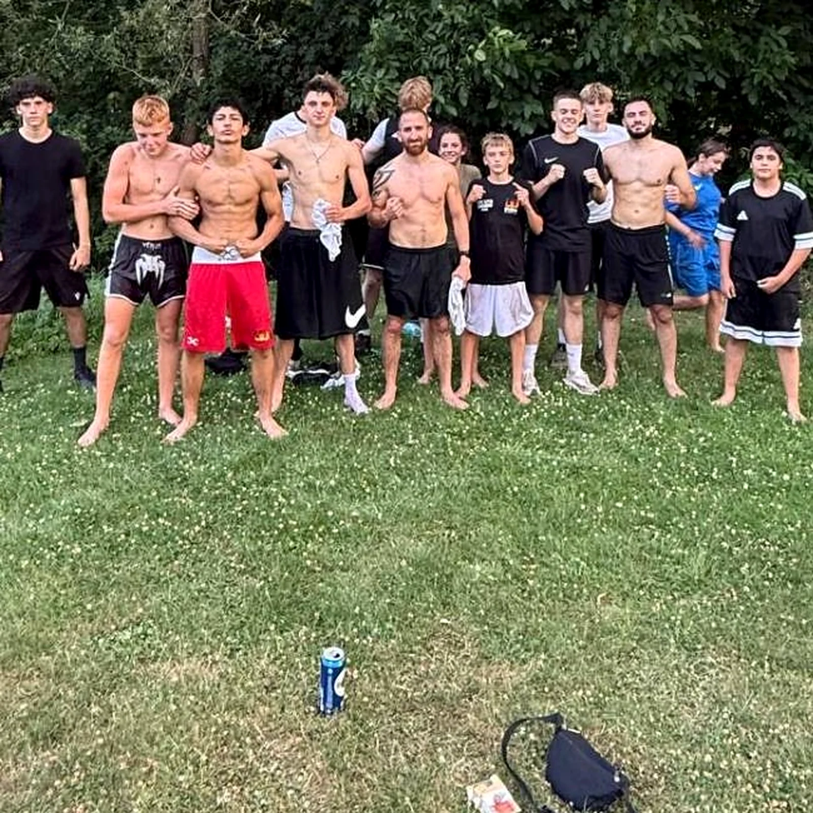 Fighting Spirit Team beim Training im Freien