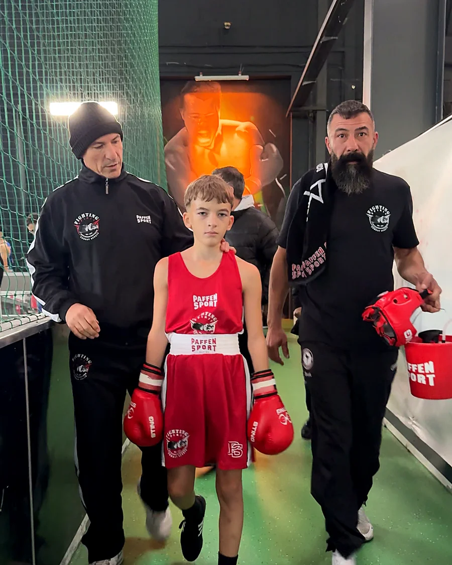 Junge im Wettkampf-Outfit bei Fighting Spirit Neckarbischofsheim