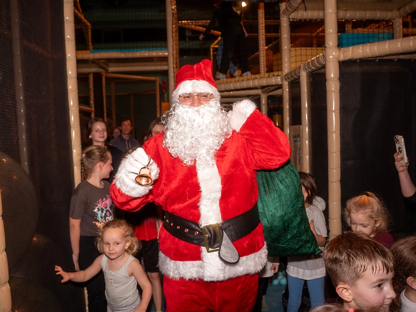 Der Weihnachtsmann besucht die Weihnachtsfeier bei Fighting Spirit Neckarbischofsheim